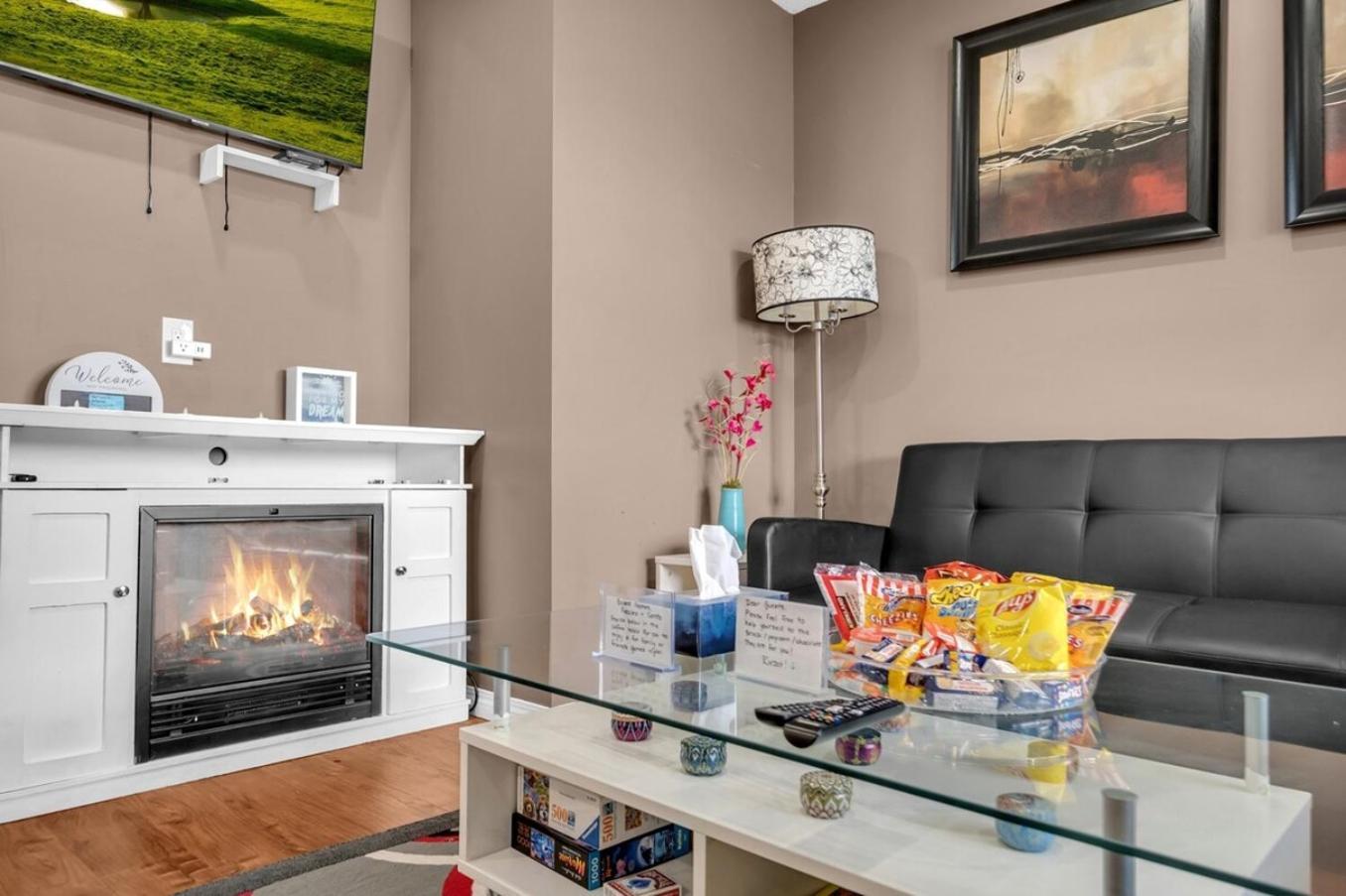 52-3 Bed Suite On Lake Central Ac By Airport YYC Exterior foto