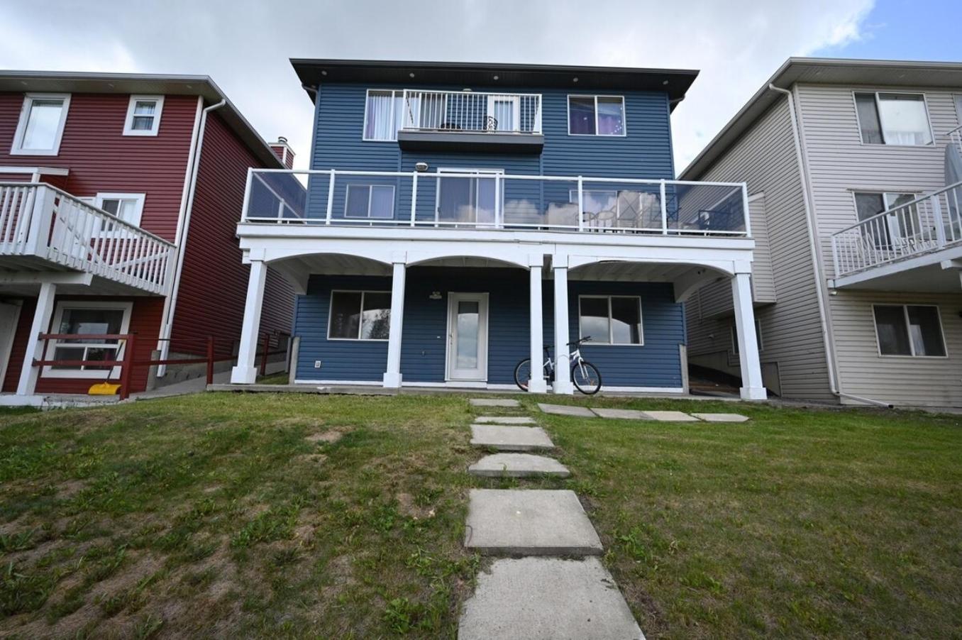 52-3 Bed Suite On Lake Central Ac By Airport YYC Exterior foto